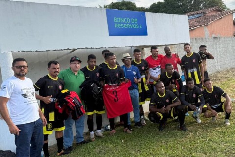 Dr. Ailton Amorim participa de campeonato em São José e entrega uniforme para time da comunidade dos Dantas