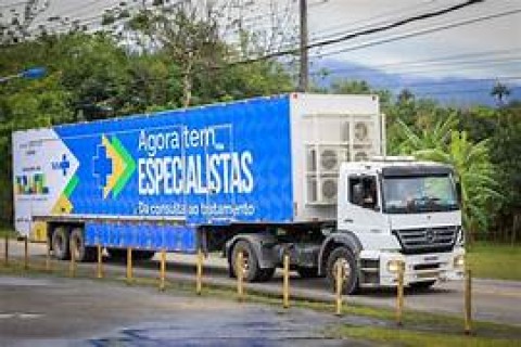 Carretas do Programa Mais Especialistas chegam a Teixeira de Freitas para zerar fila de cirurgias oftalmológicas