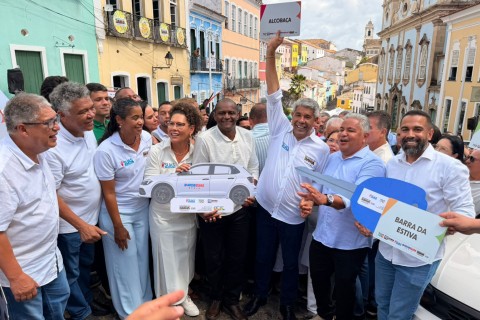 Prefeito Zico de Baiato participa, em Salvador, de entrega de veículos do MobSUAS para fortalecer a Assistência Social de Alcobaça