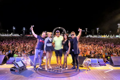 Penúltimo dia de Carnaval em Mucuri encerra com grande show de Calcinha Preta