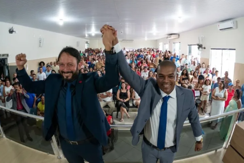 Gilvan toma posse para o segundo mandato como prefeito