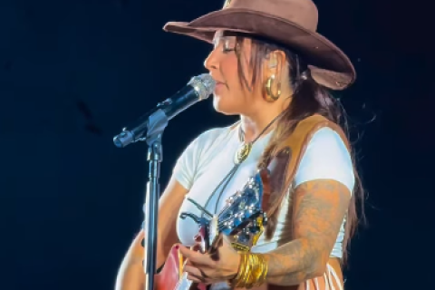 Lauana Prado brilha em Alcobaça e reforça força do Carnaval 2026