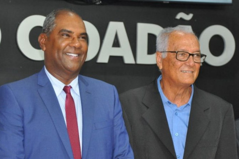 Robertinho é empossado na Prefeitura de Mucuri pela 4ª Vez