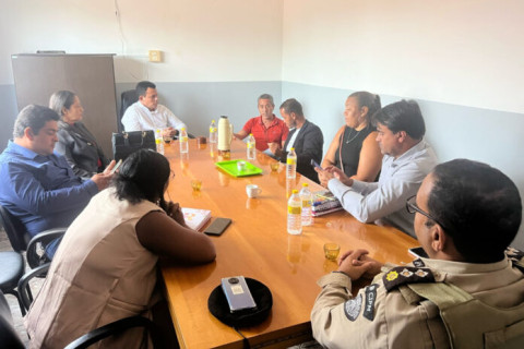 Câmara de Alcobaça aprova reajuste salarial para servidores e debate segurança e educação com autoridades locais