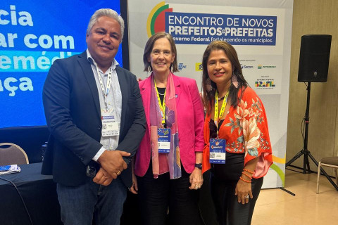 Prefeito de Alcobaça participa de palestra com Luiza Abramo