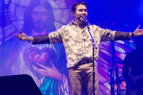Padre Fábio de Melo encerra com emoção o 1º Hosana Teixeira em Teixeira de Freitas