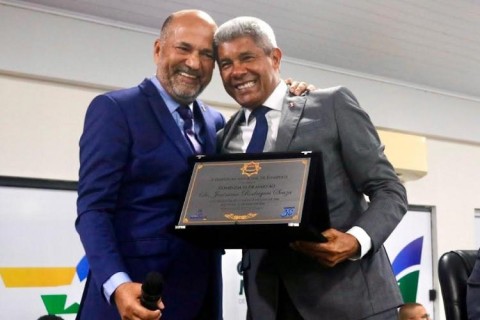 Governador Jerônimo Rodrigues é homenageado com título de cidadão eunapolitano durante aniversário de Eunápolis